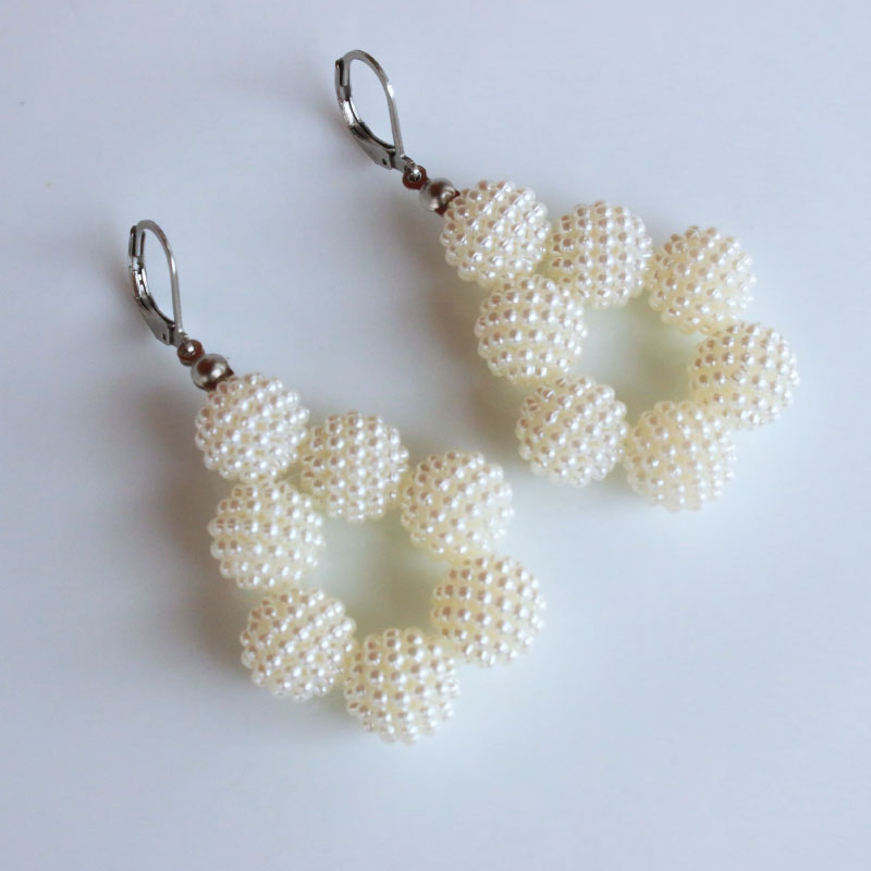 Aretes Crisantemo blanco