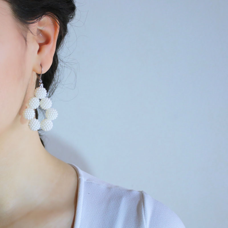 Aretes Crisantemo blanco