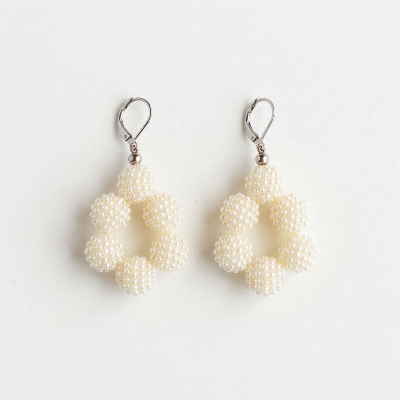 Aretes Crisantemo blanco
